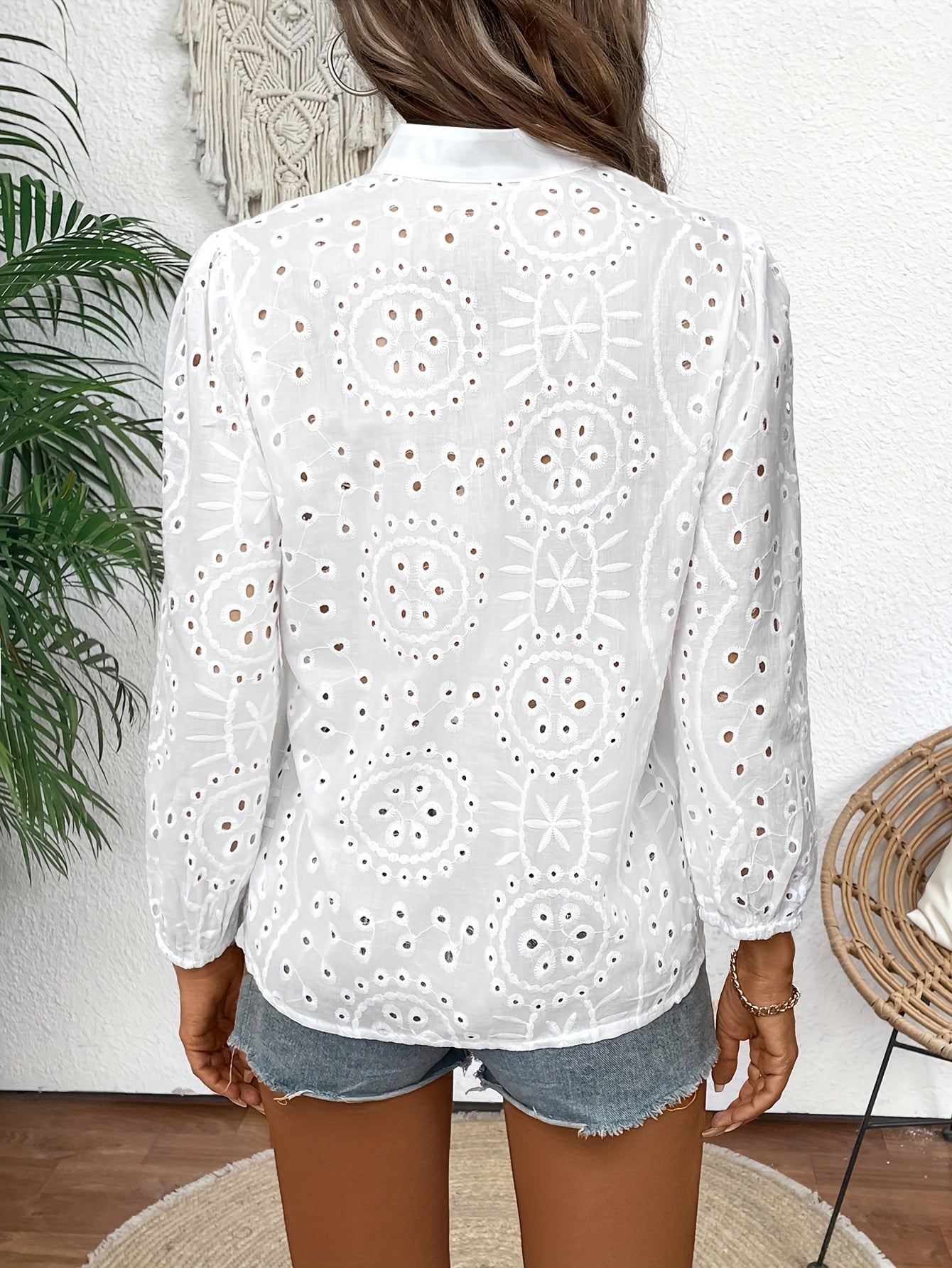 RICAMO EYELET V-NECK CAMICIA